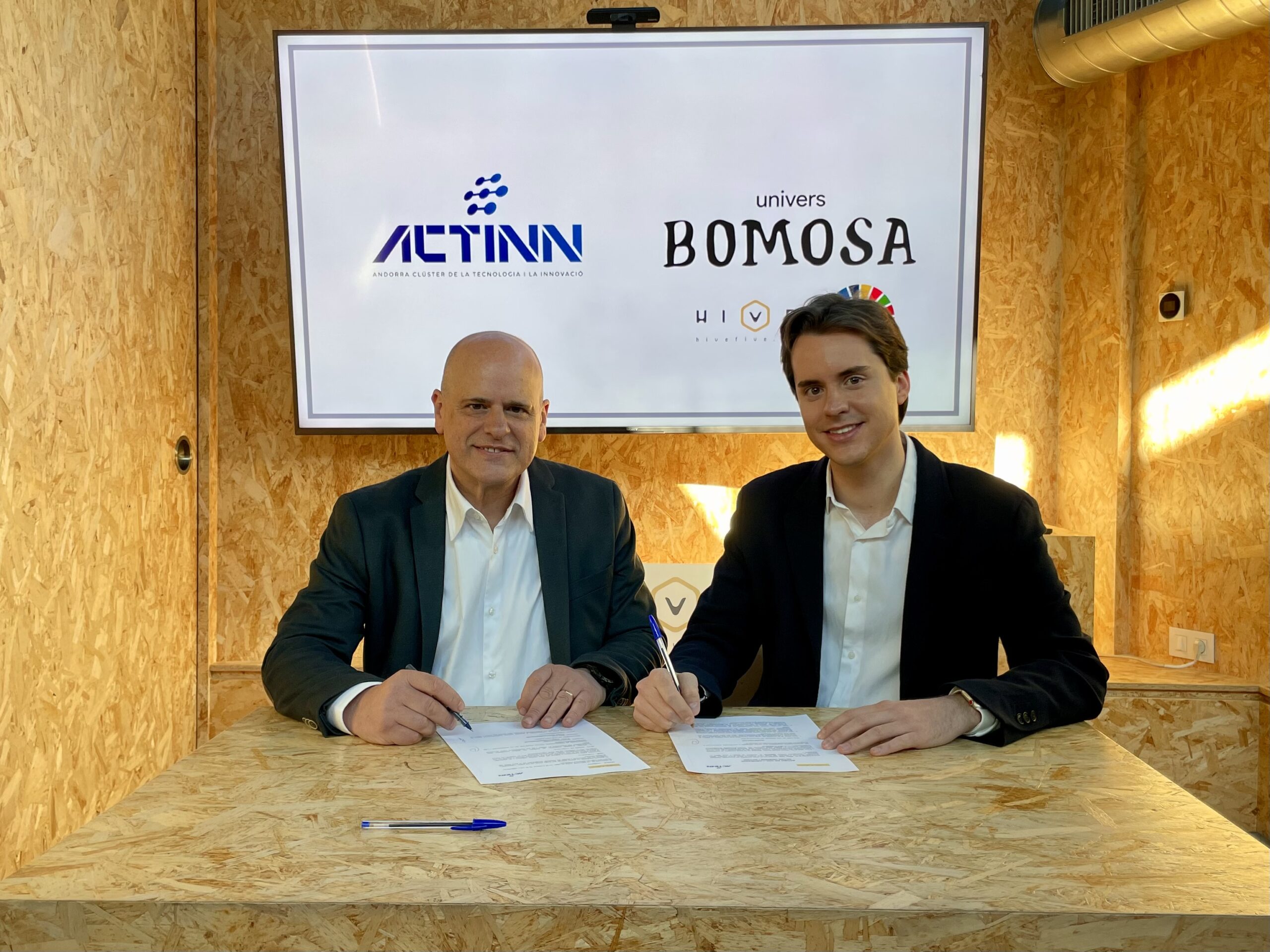 Firma ACTINN BOMOSA a HIVE FIVE Coworking Andorra